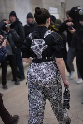02282023_-_Christian_Dior_-_Outside_Arrivals_-_Paris_Fashion_Week_-_Womenswear_Fall_Winter_004.jpg