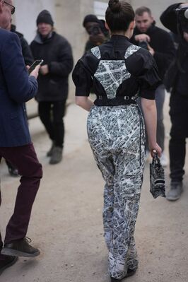 02282023_-_Christian_Dior_-_Outside_Arrivals_-_Paris_Fashion_Week_-_Womenswear_Fall_Winter_006.jpg
